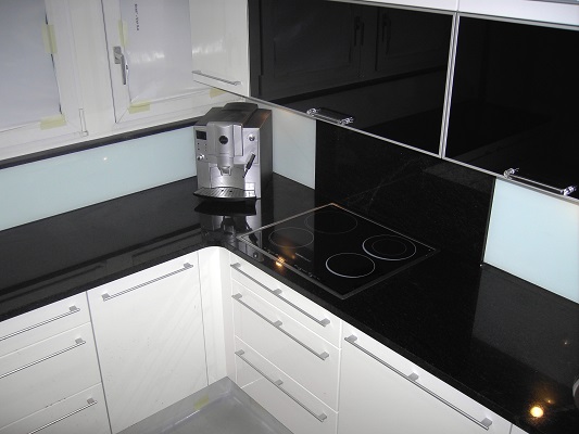 K�chenplatte aus schwarzem Granit mit Unterbau Waschbecken  K�chenabdeckung Granitarbeitsplatte Granitplatte Steinplatte K�chenarbeitsplatte